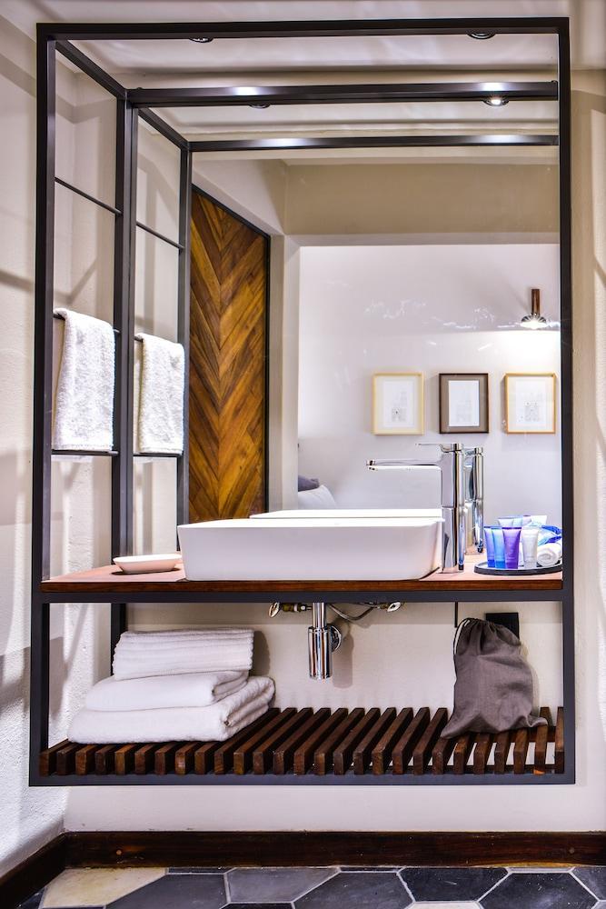 Hotel Criol Queretaro Luaran gambar Bathroom
