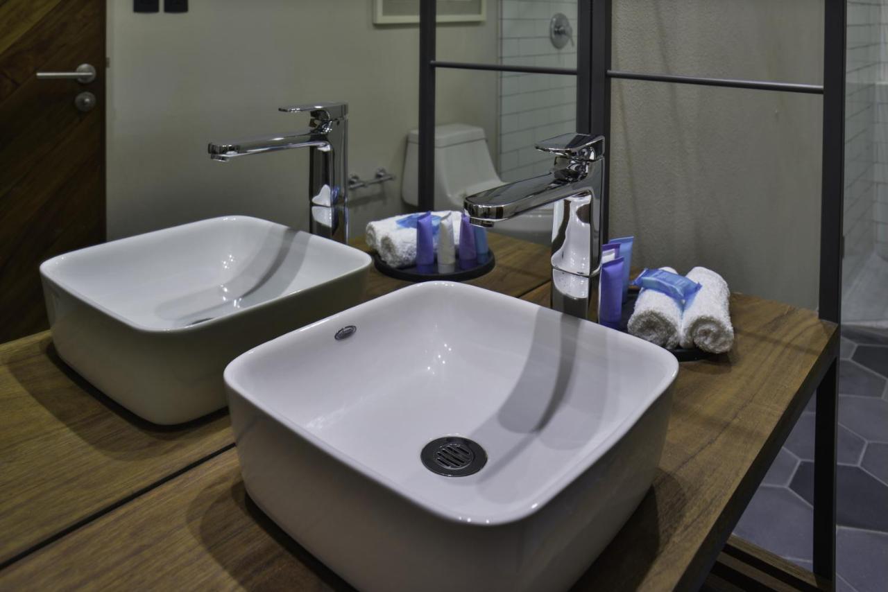Hotel Criol Queretaro Luaran gambar Bathroom