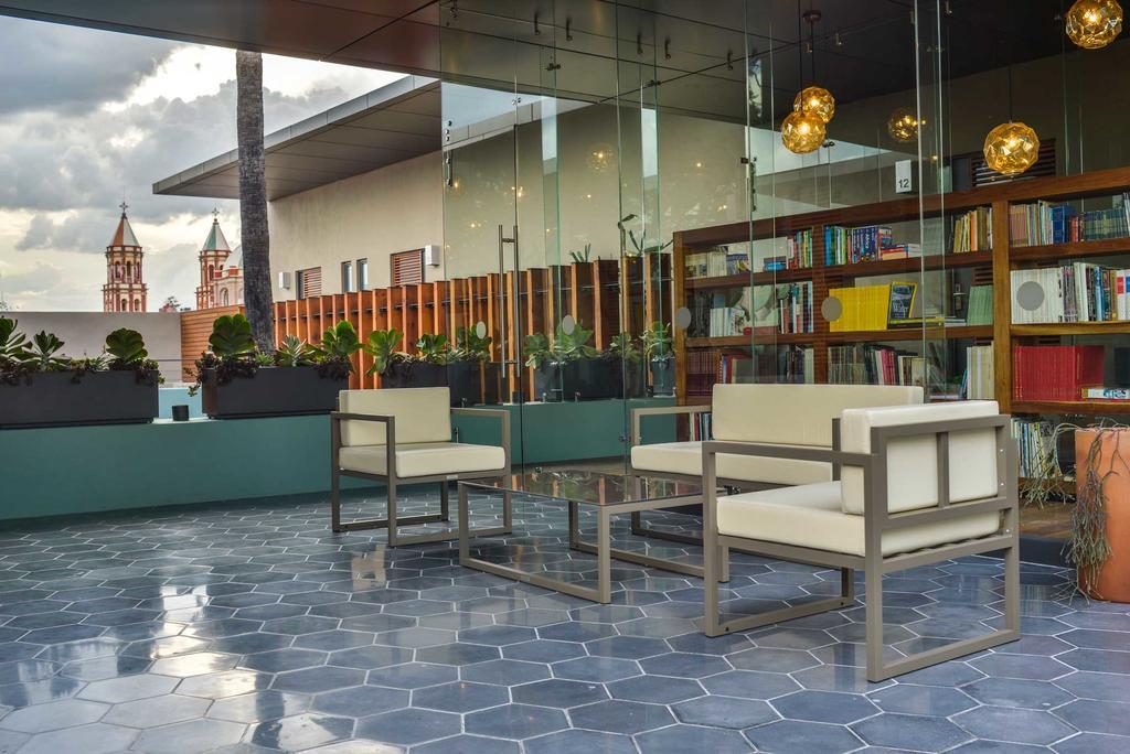 Hotel Criol Queretaro Luaran gambar Library