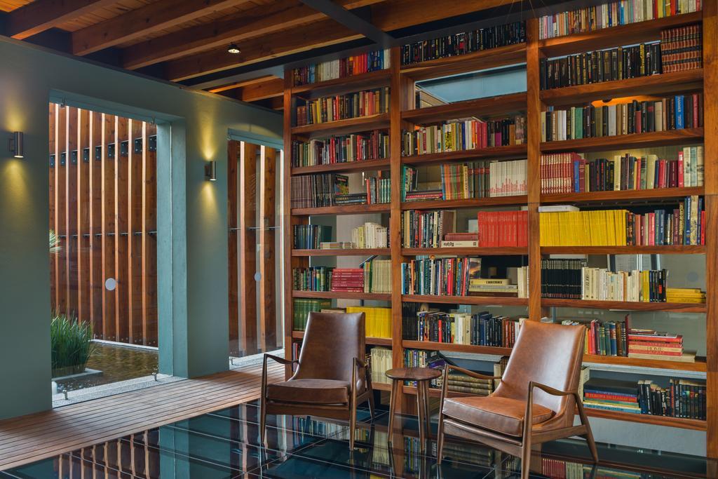 Hotel Criol Queretaro Luaran gambar Library